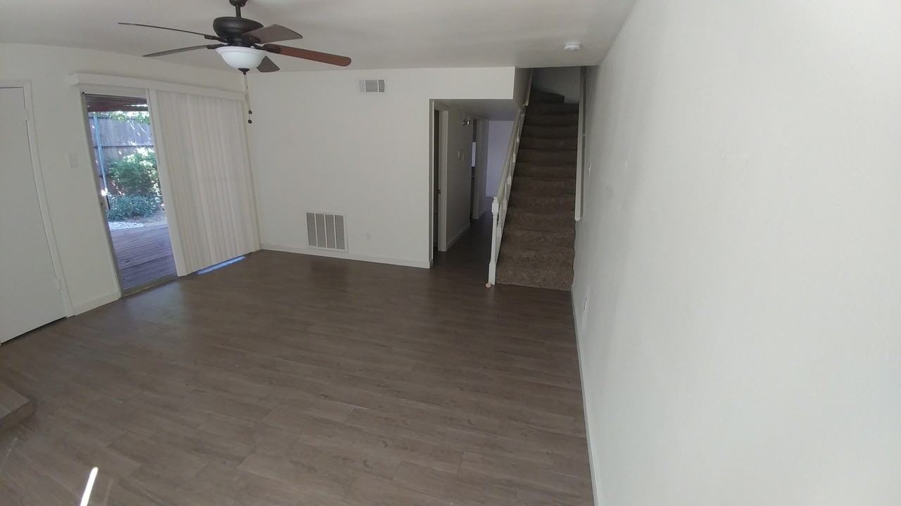 735 Ticonderoga Dr - Photo 4 of 11