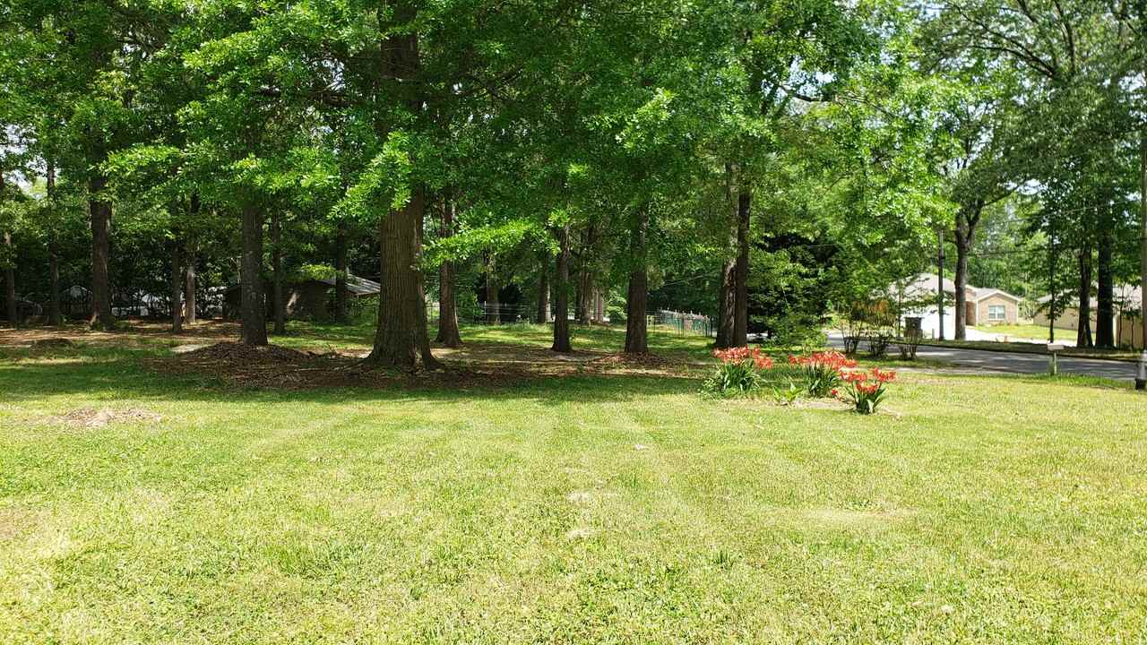 4220 Maplewood Dr - Photo 2 of 13