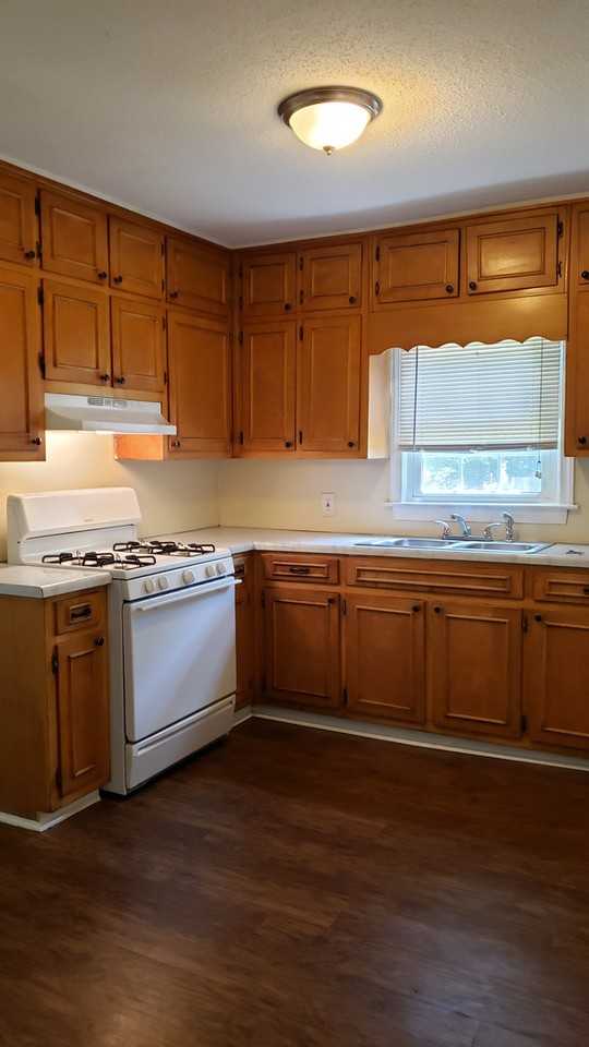 4220 Maplewood Dr - Photo 4 of 13