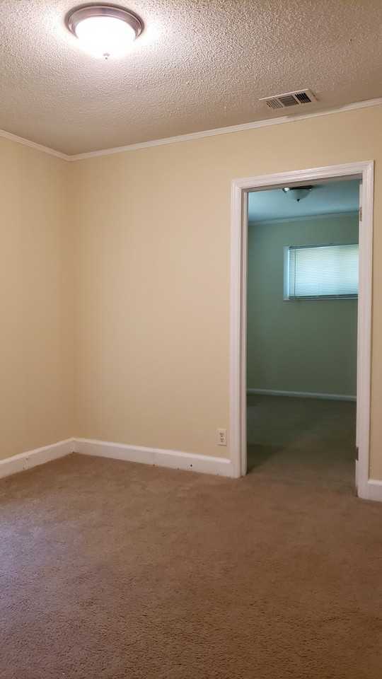 4220 Maplewood Dr - Photo 7 of 13