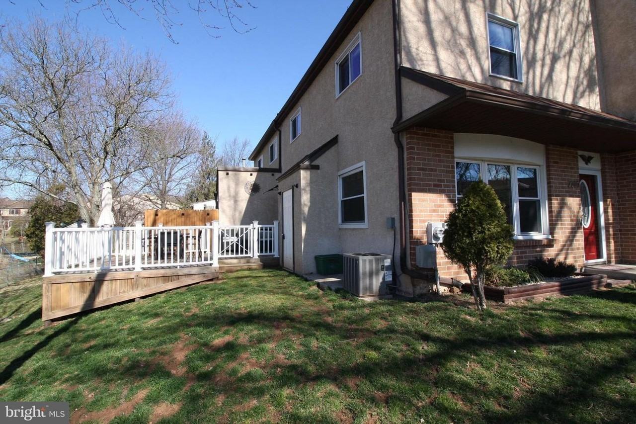 2203 Lisa Dr - Photo 2 of 43