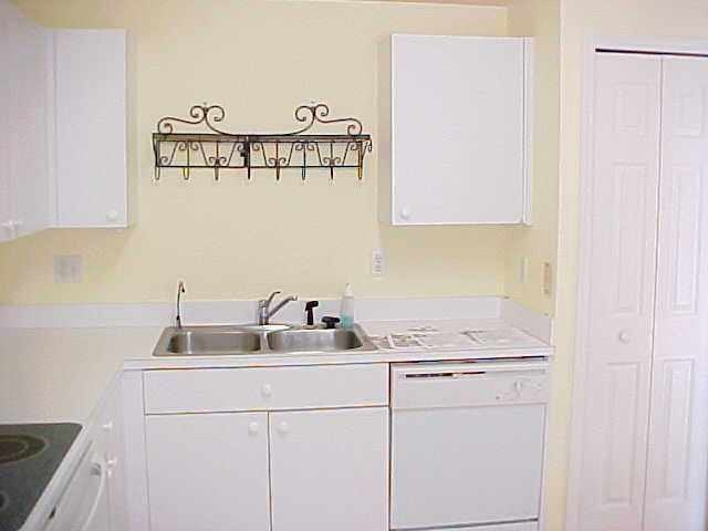 35335 Whispering Pines Dr - Photo 3 of 7