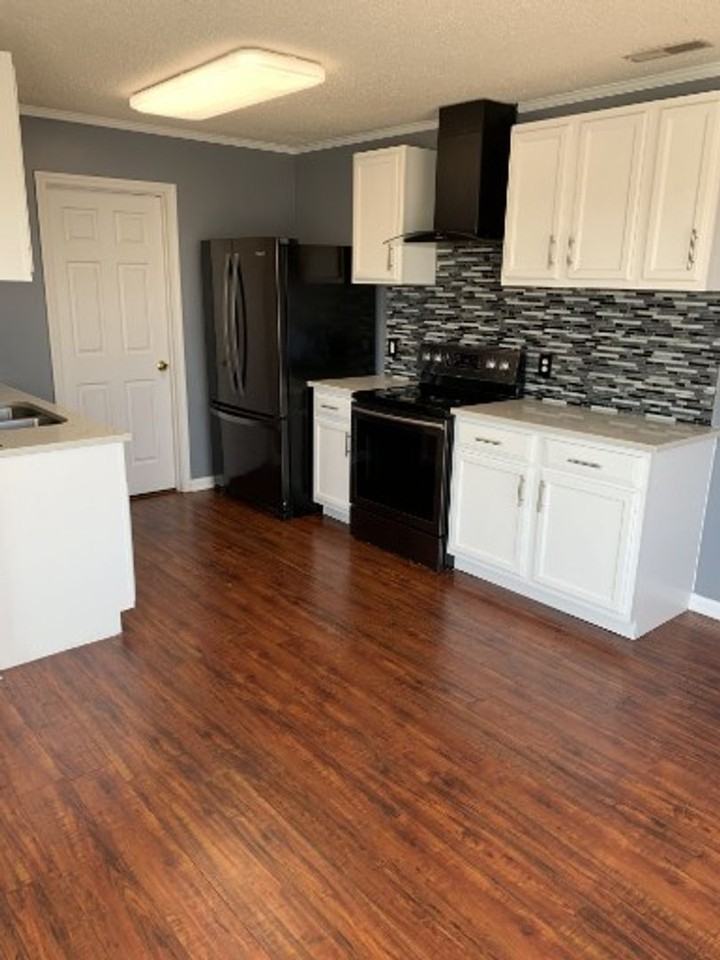 1041 Brittany Park Dr - Photo 3 of 11