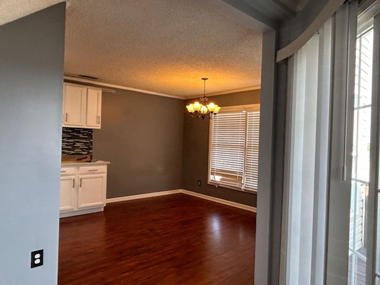 1041 Brittany Park Dr - Photo 4 of 11