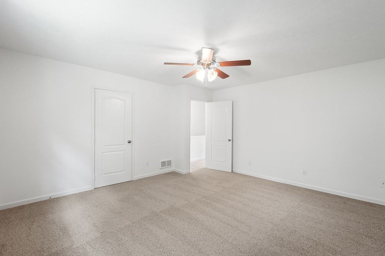 325 Clavale Dr - Photo 5 of 34