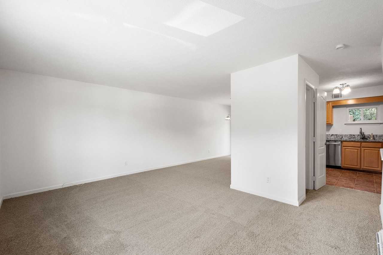 325 Clavale Dr - Photo 5 of 16