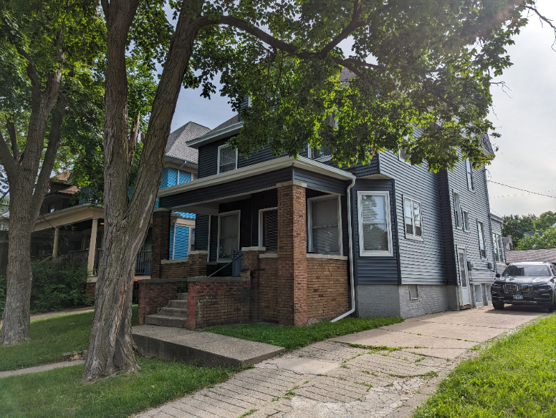 1018 N Elmwood Ave - Photo 2 of 19