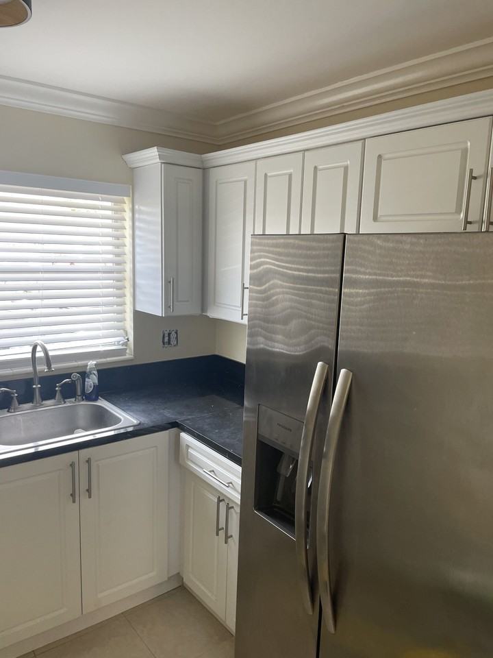 2926 Ashley Dr E #E - Photo 3 of 9
