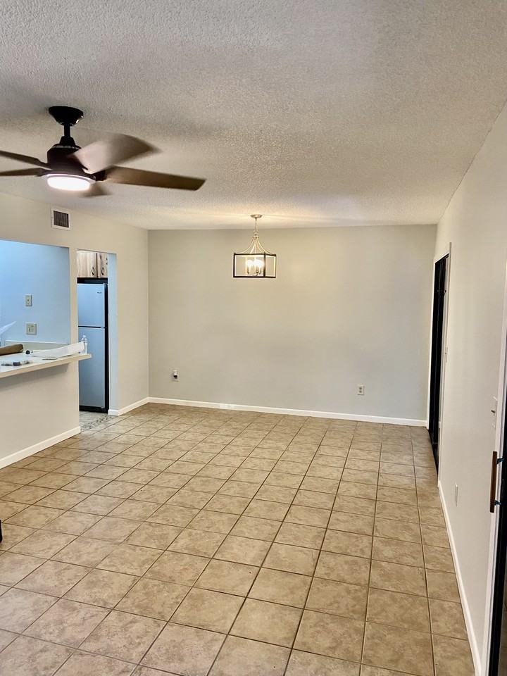 52 52 Veronese Court #52 - Photo 2 of 11