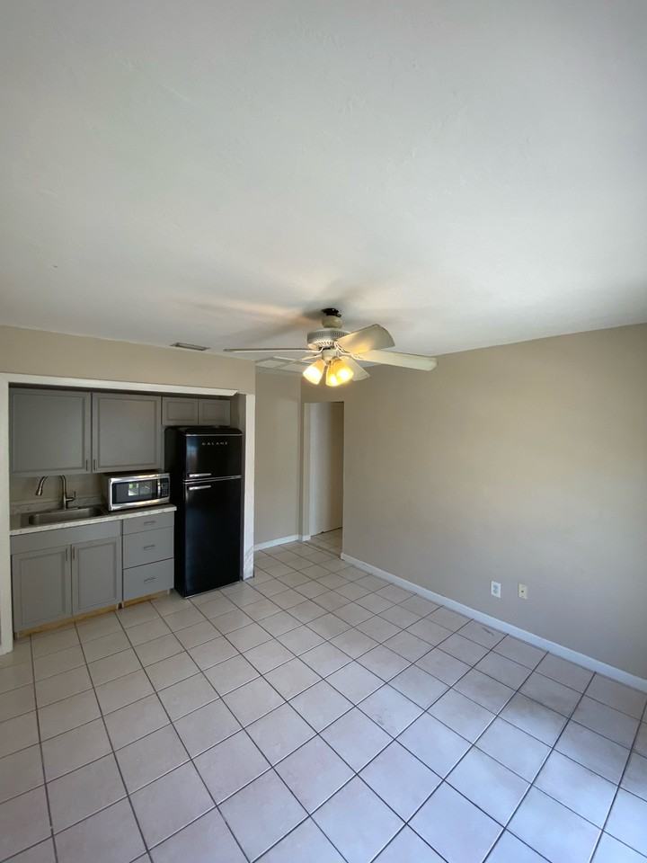 1358 Highlands Dr #B2 - Photo 5 of 7