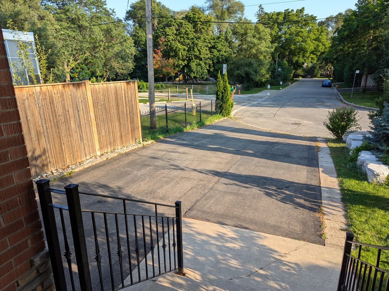 320 Burnett Avenue - Photo 3 of 14