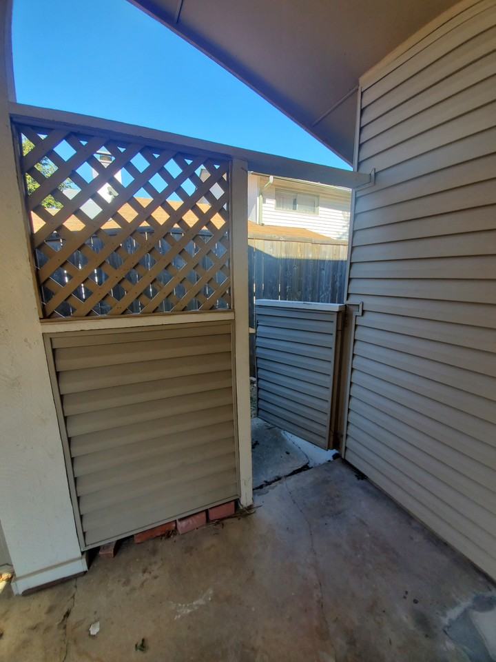 706 Ticonderoga Dr - Photo 3 of 33