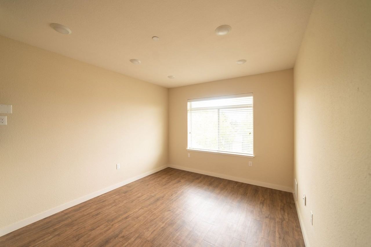 Stranda Apartments - Photo 7 of 34