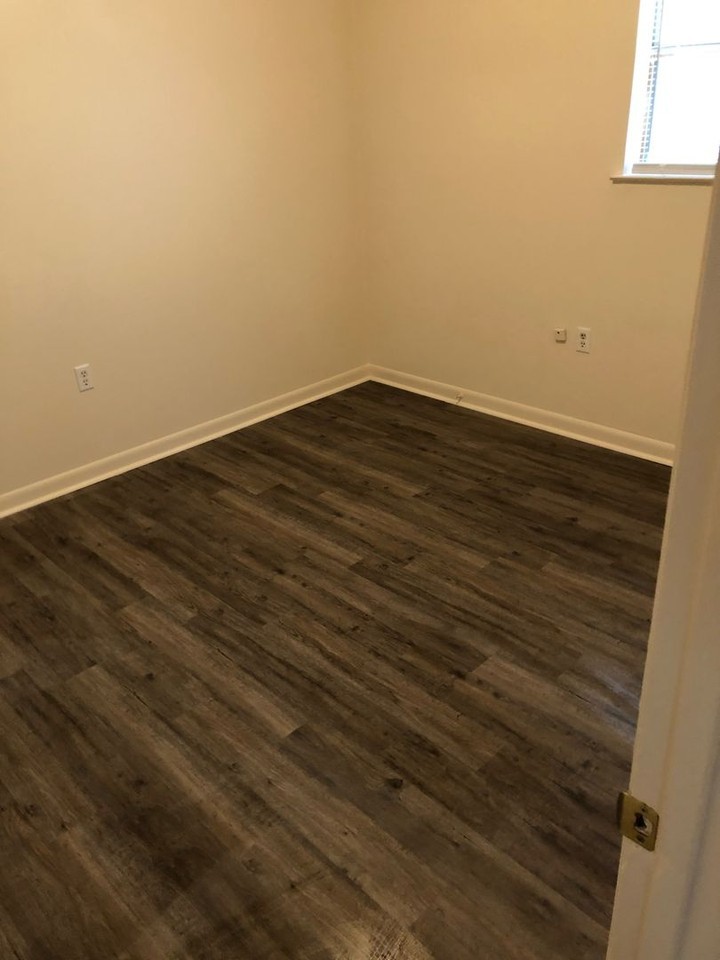 717 Navy St - Photo 6 of 12