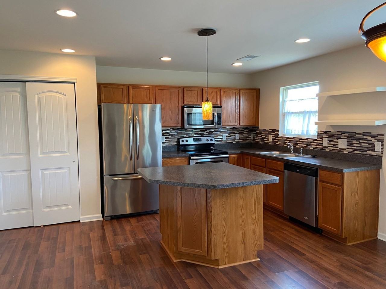 908 Collington Drive - Photo 4 of 9