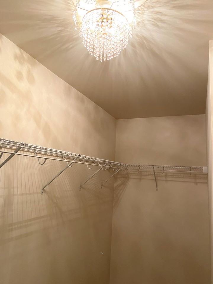 908 Collington Drive - Photo 7 of 9