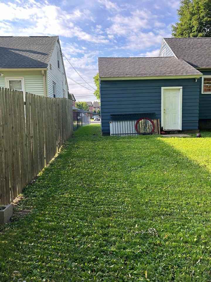 122 W Florence Ave - Photo 3 of 24