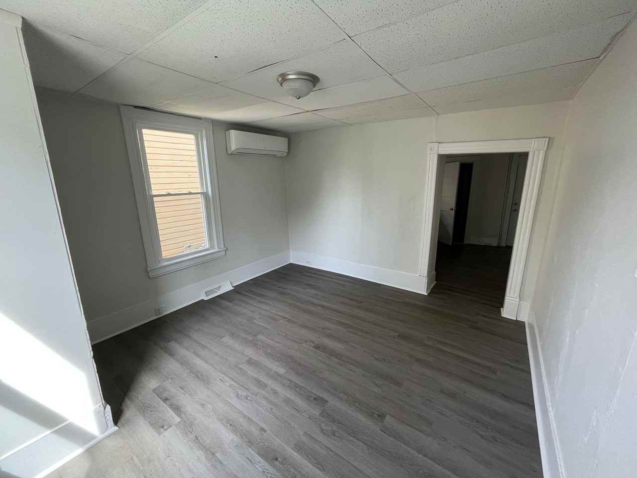 1625 Chapman - Photo 2 of 8