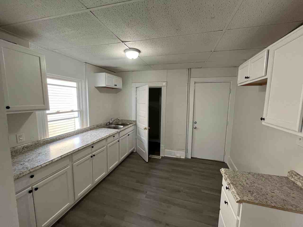 1625 Chapman - Photo 3 of 8