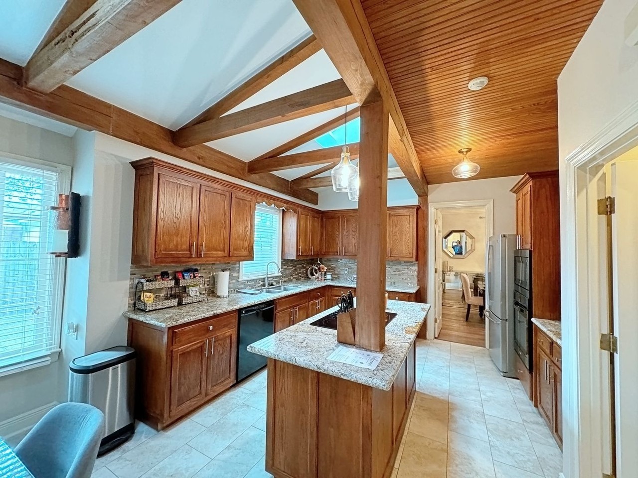 11831 Thornberry Ln - Photo 3 of 50
