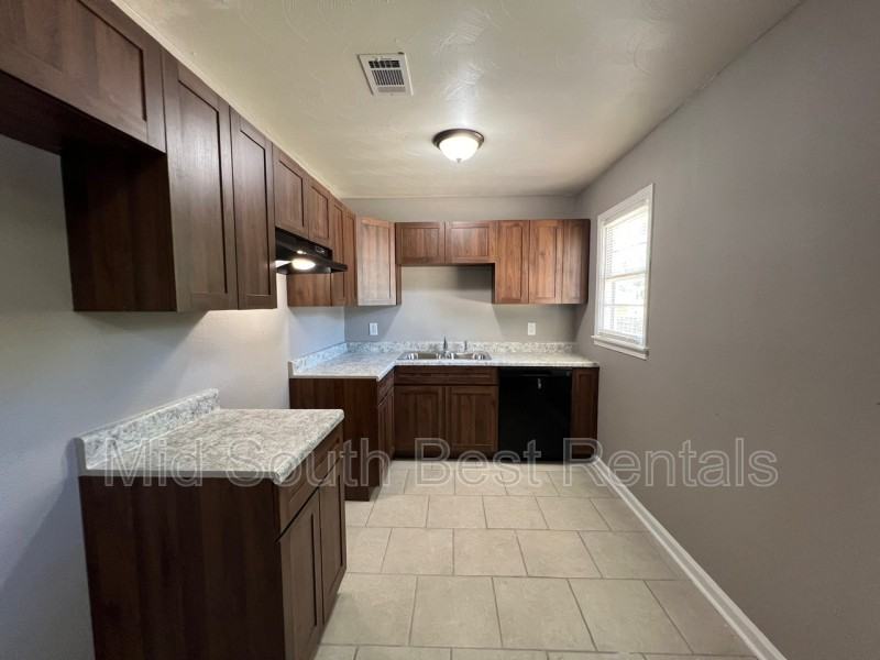 1390 Abernathy Rd - Photo 3 of 8