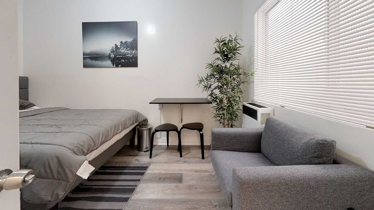 647 W. 18th Street - Photo 2 of 50