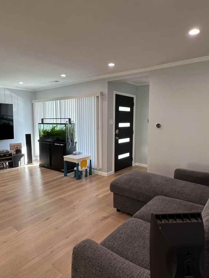 212 North Humboldt Street - Photo 3 of 32