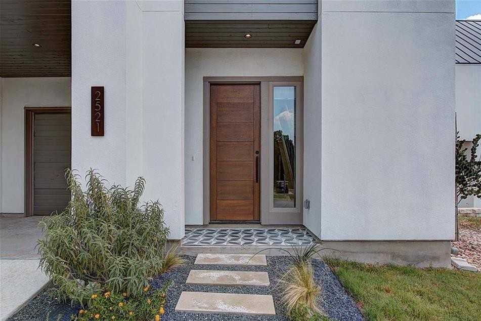 2521 Sutherland St #NA - Photo 2 of 32