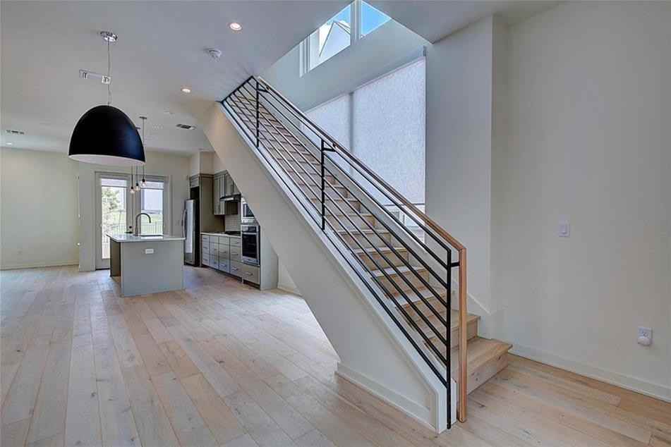 2521 Sutherland St #NA - Photo 3 of 32