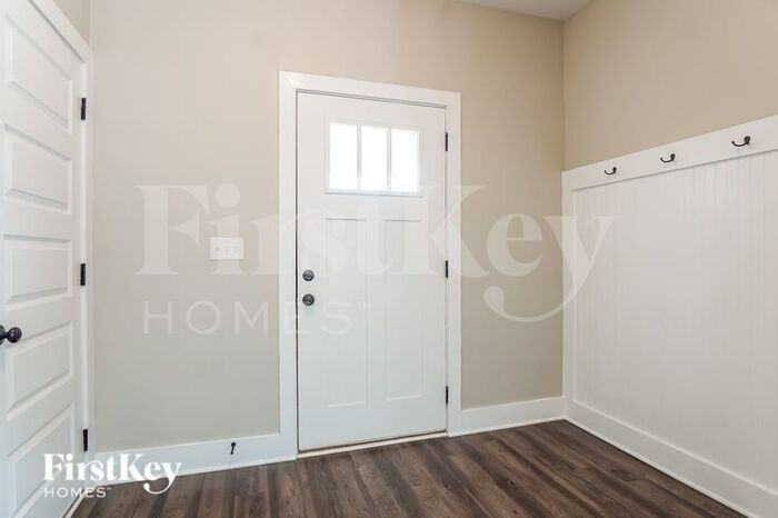 1420 Woodridge Pl - Photo 3 of 16