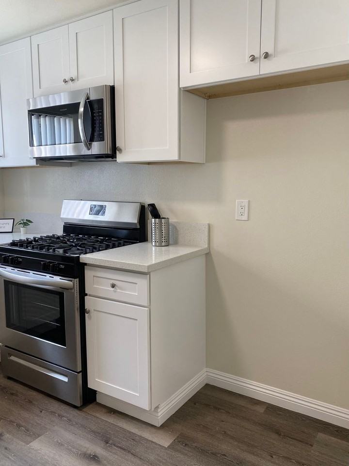 8608 Foothill Boulevard - Photo 2 of 32