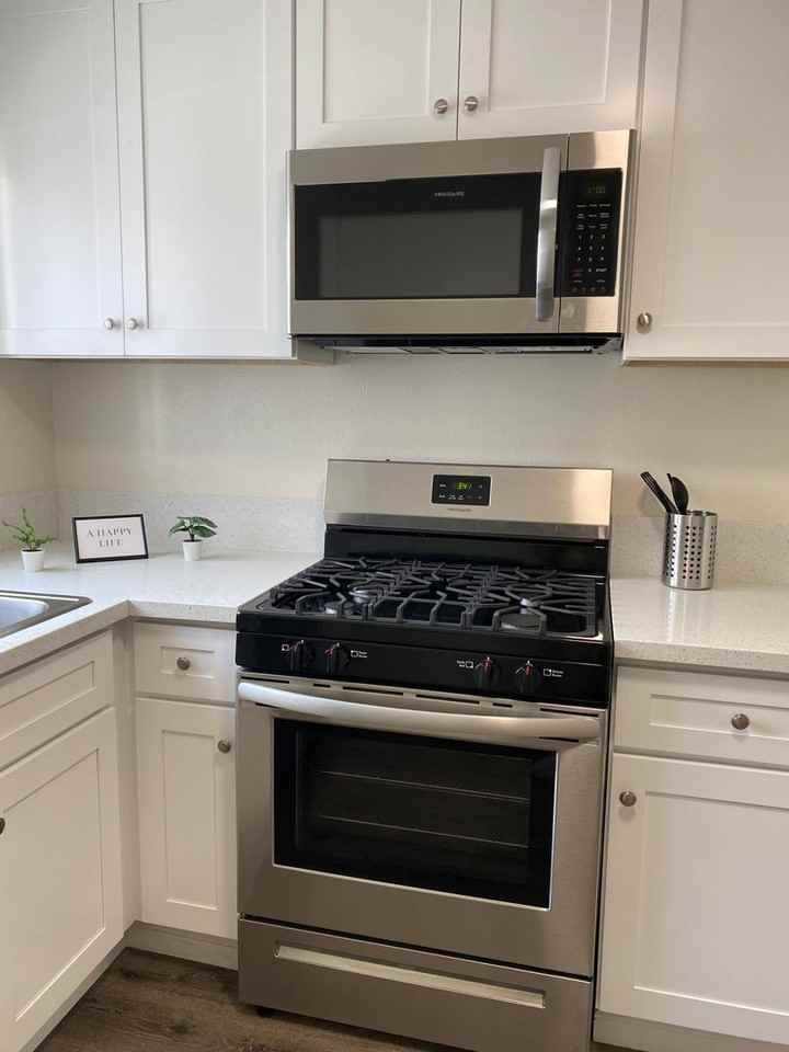 8608 Foothill Boulevard - Photo 3 of 32