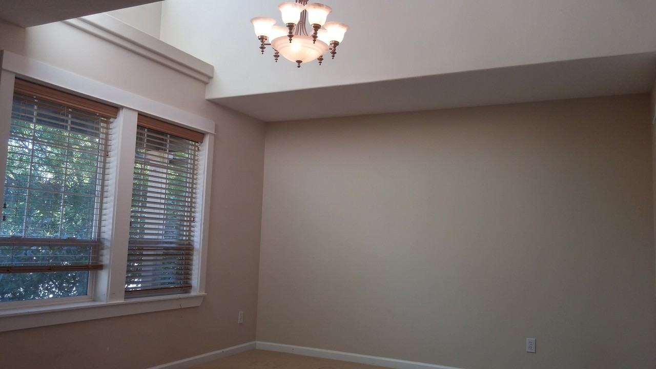 157 Sw Chapman Ct - Photo 2 of 17