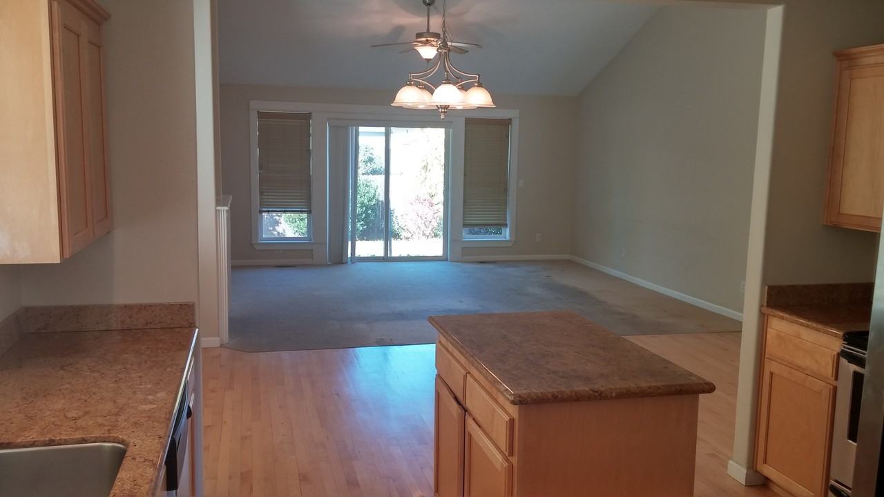 157 Sw Chapman Ct - Photo 3 of 17