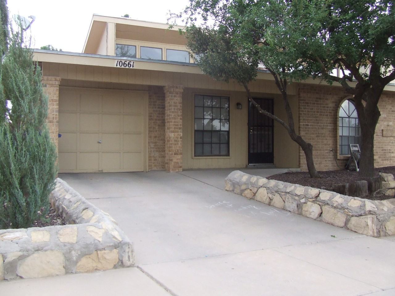 10661 Jetrock Dr - Photo 2 of 20