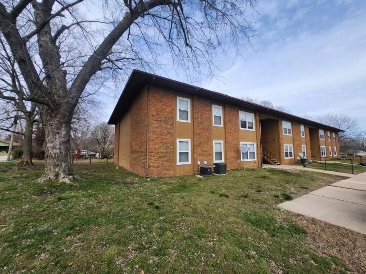 416 S Main St #01