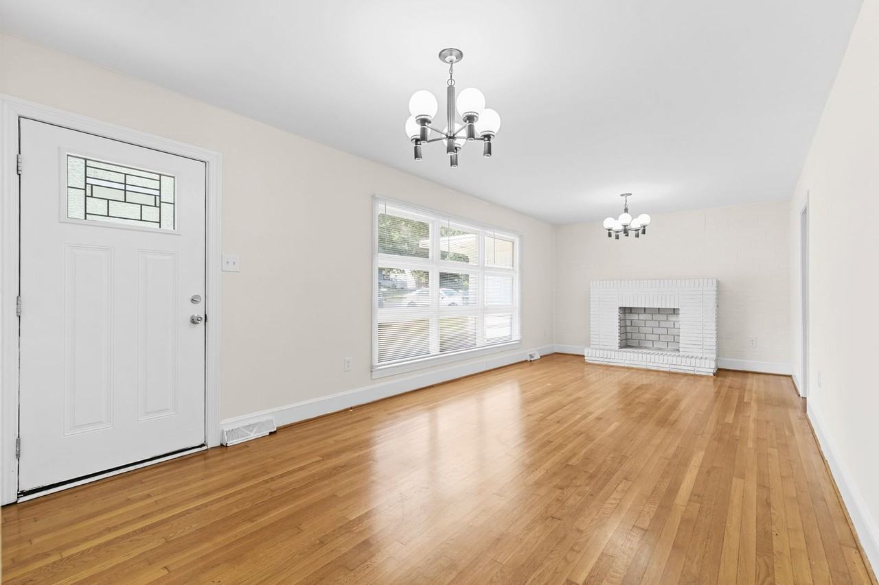 1022 Green Circle Dr - Photo 3 of 34