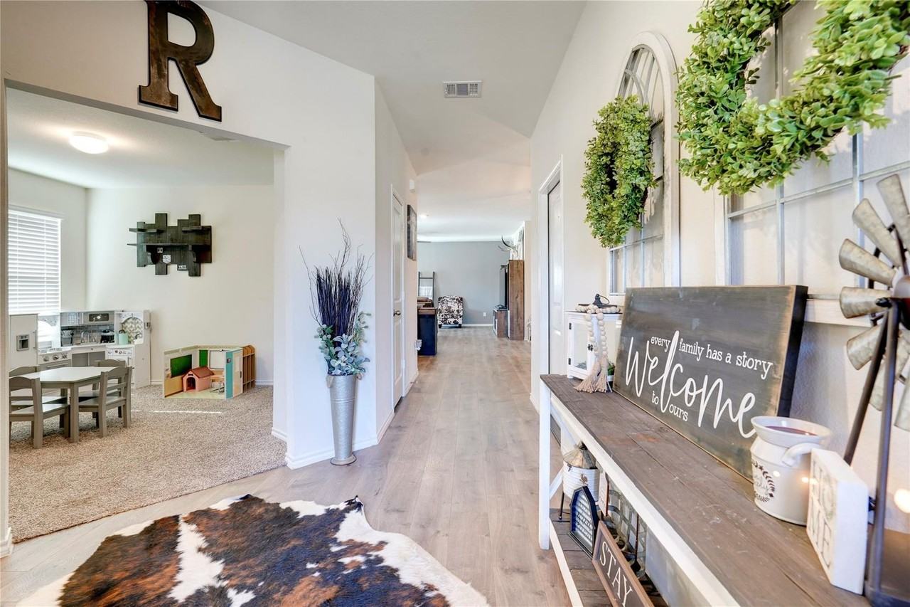 830 Rustic Way - Photo 2 of 34