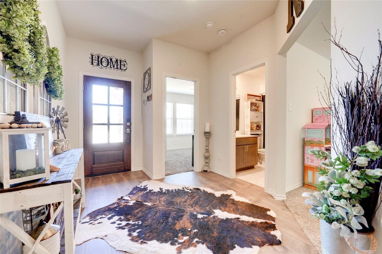 830 Rustic Way - Photo 3 of 34