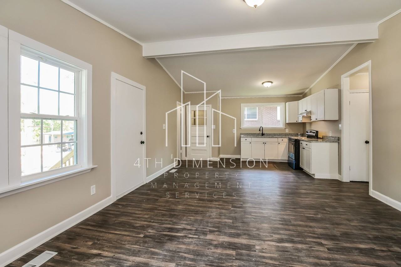 513 Saunders Place - Photo 3 of 15