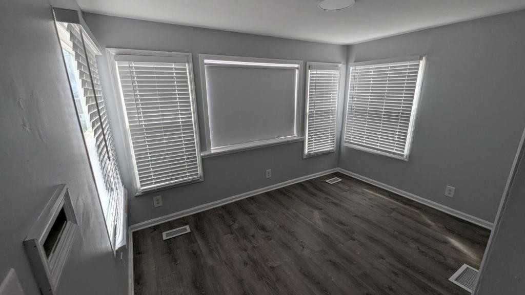 903 E 27th St - Photo 2 of 14