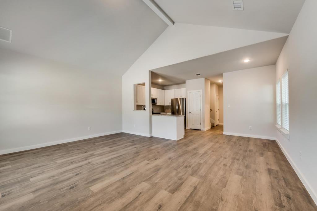 2424 S Fannin Ave - Photo 2 of 18