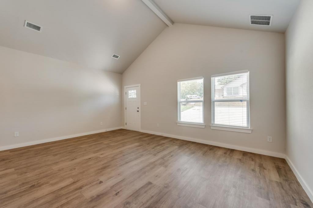 2424 S Fannin Ave - Photo 3 of 18