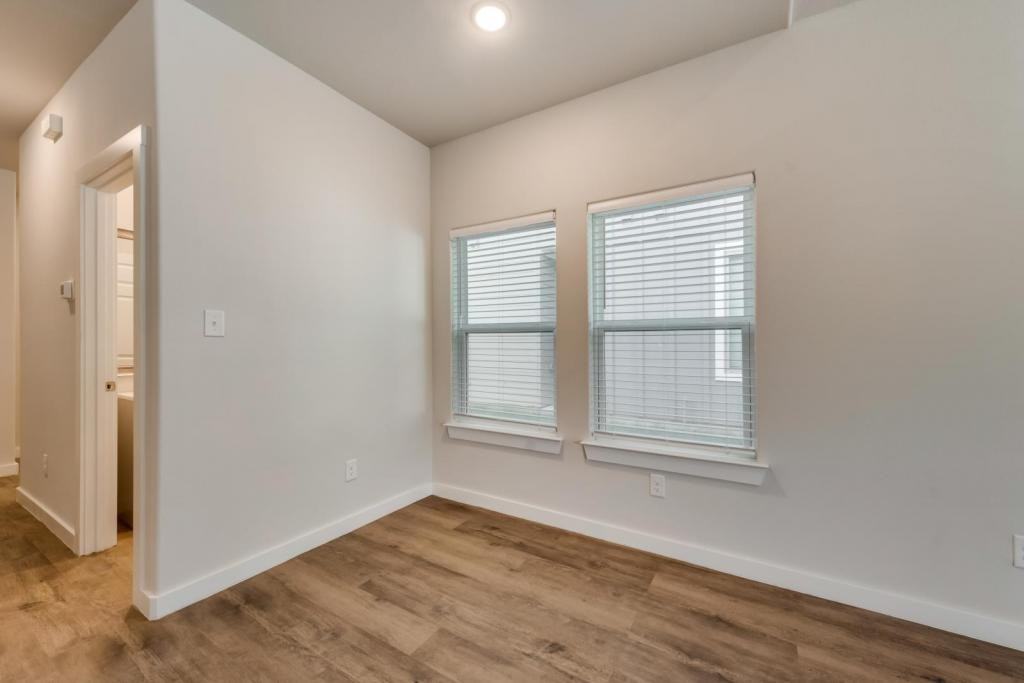 2424 S Fannin Ave - Photo 4 of 18