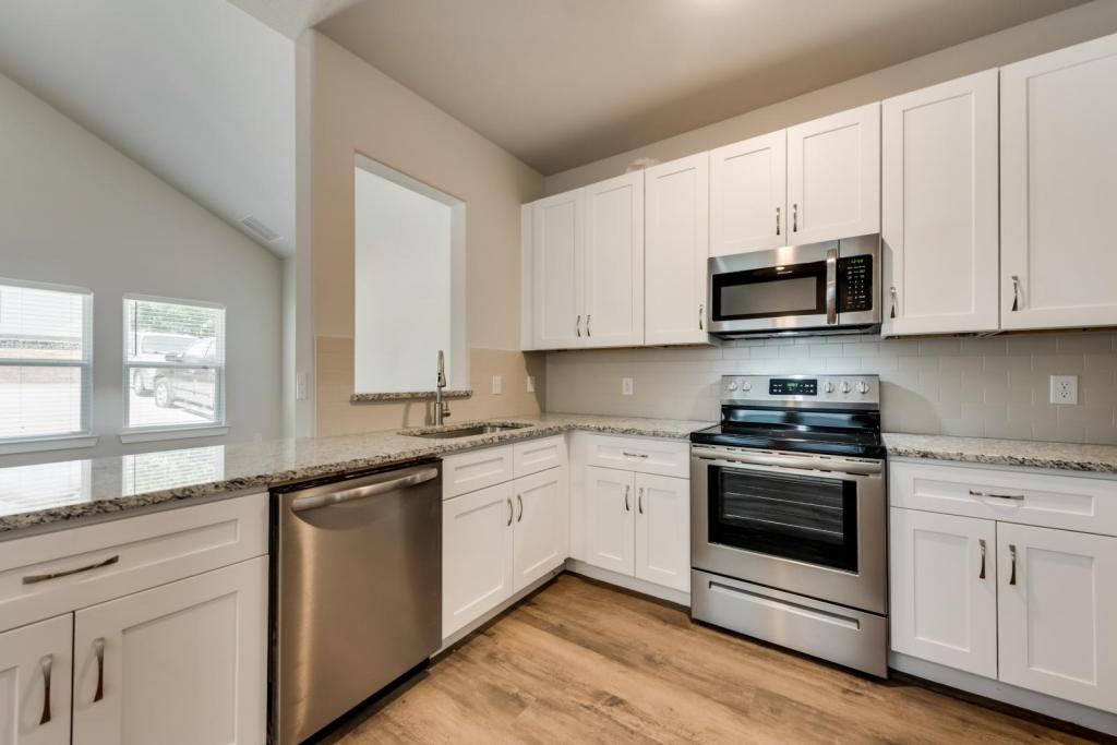 2424 S Fannin Ave - Photo 5 of 18