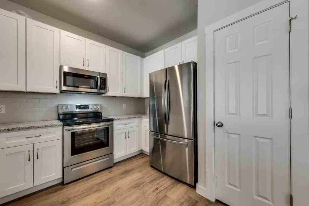 2424 S Fannin Ave - Photo 6 of 18