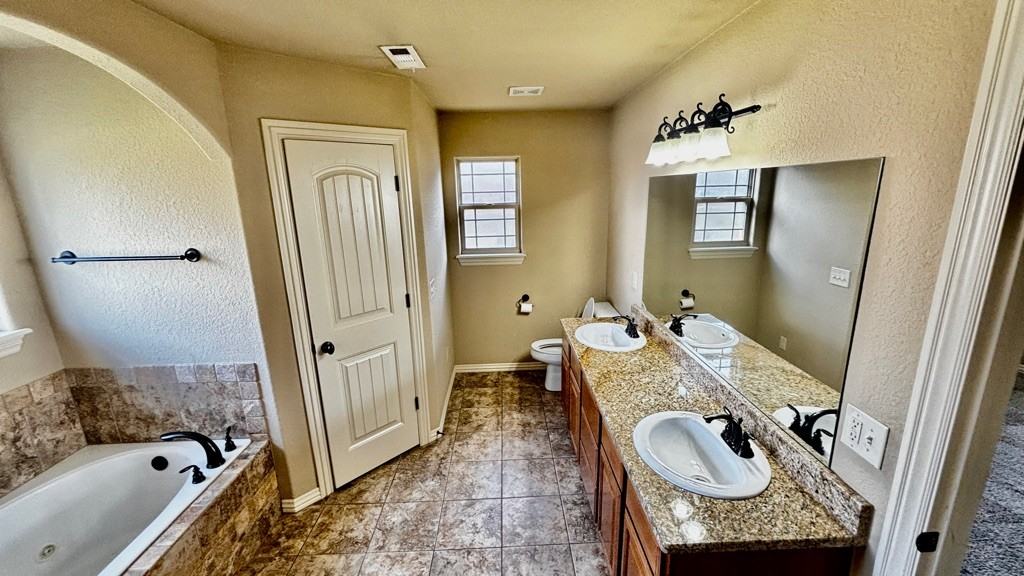 6003 S 37th St - Photo 6 of 11