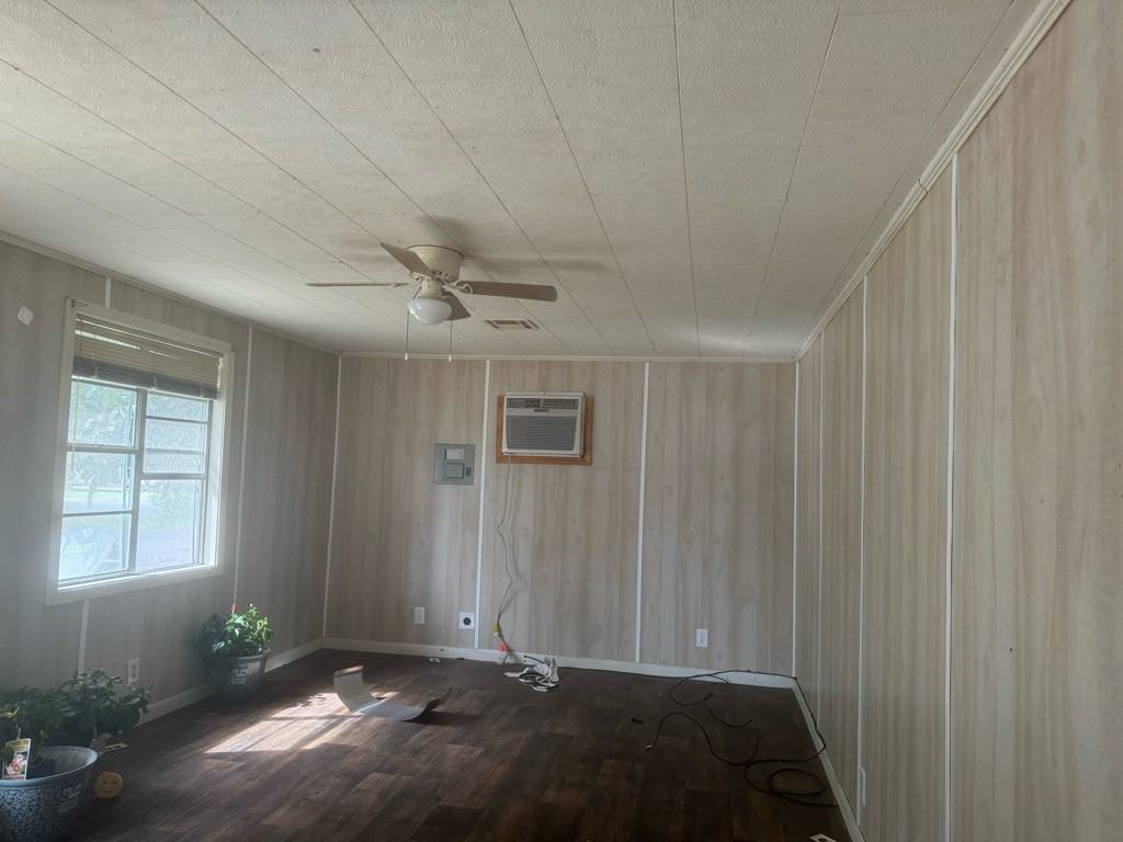 1832 Truman St - Photo 5 of 11
