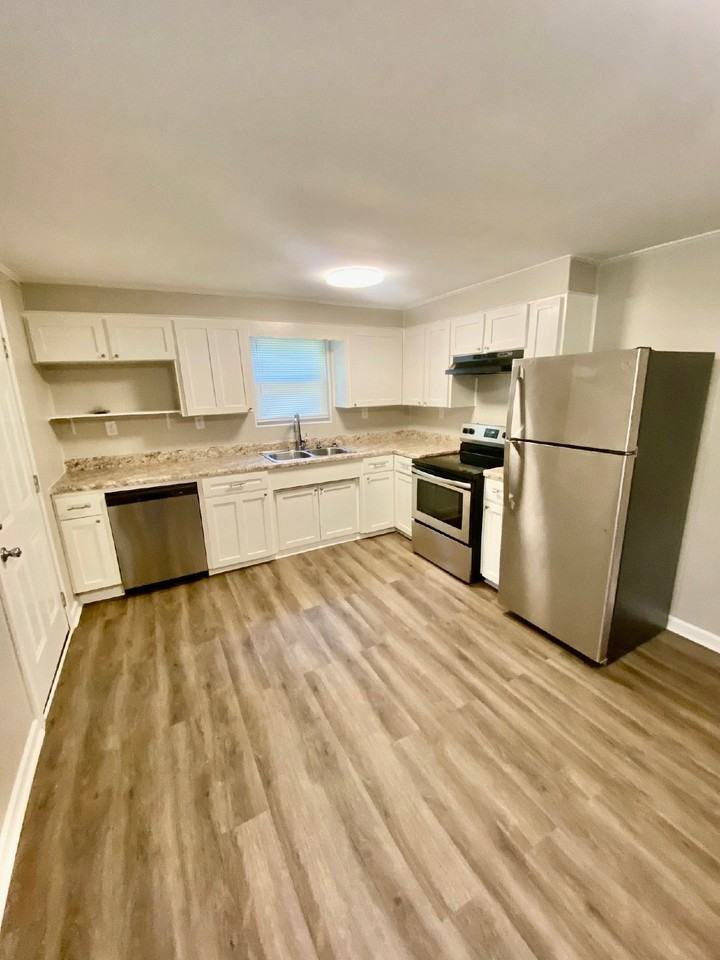 7809 Iowa Dr - Photo 3 of 10