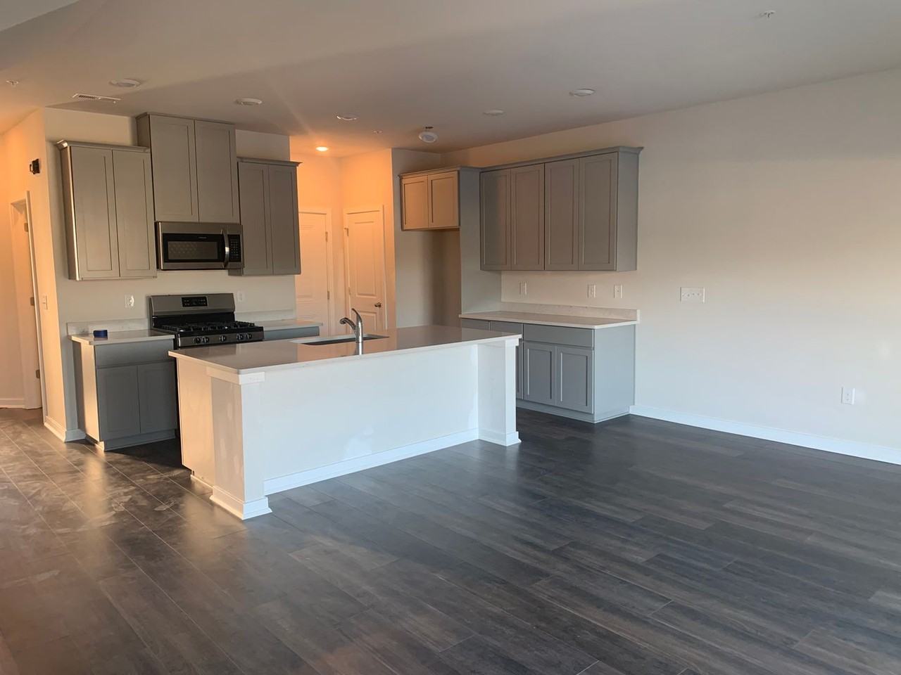 7512 Clayton Ave - Photo 2 of 22